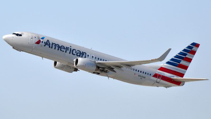 Imagem de um avião da American Airlines - Licença Creative Commons via Wikimedia Commons