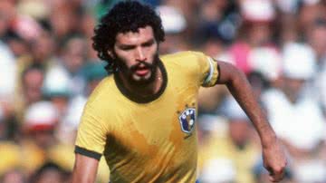 Emblemática fotografia de Sócrates em partida pela Seleção Brasileira de Futebol - Getty Images