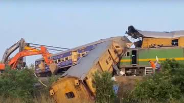 Fotografia das locomotivas pós-colisão - Divulgação/ Youtube/ WION