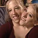 As irmãs Abby e Brittany - Reprodução / Youtube / Documeaning