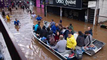 Enchentes no Rio Grande do Sul deixaram milhares de desabrigados - Getty Images