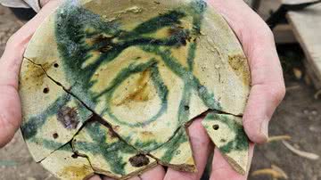 Fotografia de tigela com estrela de cinco pontas descoberta recentemente - Divulgação/Facebook/Autoridade de Antiguidades de Israel