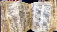 Imagem da Bíblia hebraica que se tornou o manuscrito mais valioso do mundo - Reprodução/Vídeo/Jornal Hoje
