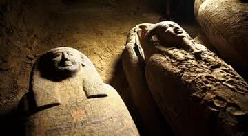 Fotografia registra os túmulos encontrados na necropole - Divulgação/Facebook/Ministério das Antiguidades do Egito