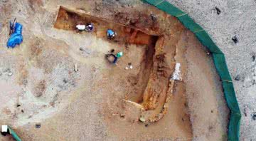 Fotografia do sítio arqueológico onde a estrutura foi encontrada - Divulgação / Pontifícia Universidade Católica do Peru