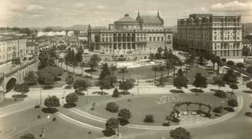 Fotografia do Theatro Municipal de São Paulo na década de 1920 - Domínio Público/ Creative Commons/ Wikimedia Commons
