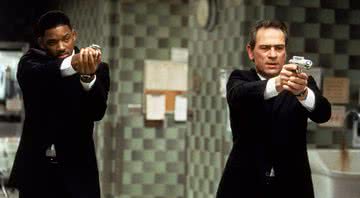 Will Smith e Tommy Lee Jones em Homens de Preto (1997) - Divulgação - Columbia Pictures