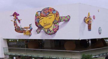 Obra de 'Os Gêmeos' na fachada do MON - Divulgação/RPC Curitiba