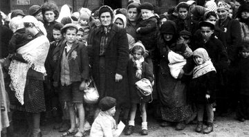 Mães e filhos judeus durante a Segunda Guerra Mundial - Wikimedia Commons