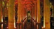 Fotografia da suntuosa estrutura da Cisterna da Basílica - Moise Nicu/ Creative Commons/ Wikimedia Commons
