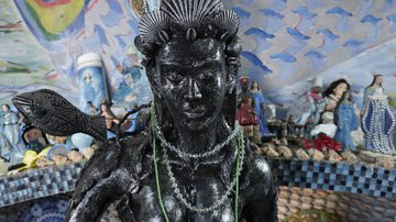 Escultura de Iemanjá na Colônia de Pescadores, em Salvador - Cristian Carvalho