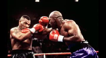 Evander Holyfield e Mike Tyson lutando - Divulgação