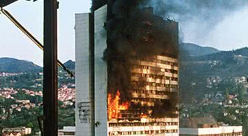 Building Council Executive depois de ser atingido por fogo, em 1992 - Wikimedia Commons