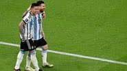 Enzo Fernández e Lionel Messi na seleção argentina - Getty Images