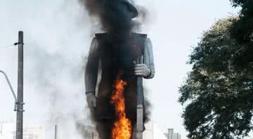 Estátua durante o incêndio - Divulgação/Daniel Eduardo (@danieleduardo_)