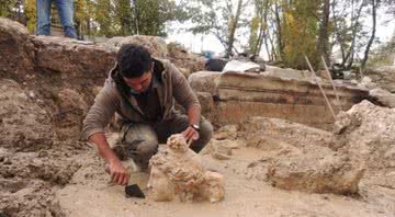 Uma cabeça de estátua grega é escavada na Turquia - Reprodução / Twitter