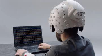 Frame de vídeo que demonstra utilização do capacete - Divulgação / Brain.Space