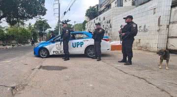 Policiais na comunidade do Jacarezinho - Divulgação / Twitter / PMERJ