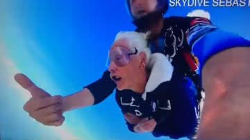 Ex-enfermeira da Segunda Guerra Mundial saltando de paraquedas - Reprodução - Facebook | Divulgação - Skydive Sebastian