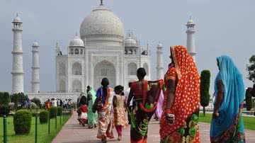 Imagem ilustrativa de pessoas no Taj Mahal - Foto de nonmisvegliate, via Pixabay