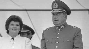 Lúcia Hiriart e Augusto Pinochet - Divulgação/Wikimedia Commons/Biblioteca del Congreso Nacional
