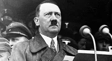 Adolf Hitler em aparição pública - Domínio Público