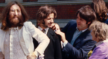 Os Beatles se preparando para a foto famosa  - Linda Mccartney