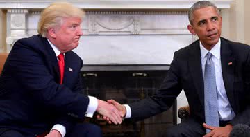Donald Trump e Barack Obama apertando as mãos - Reprodução
