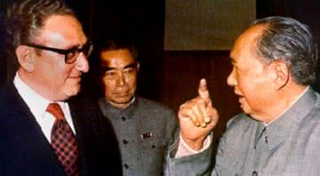 Mao Zedong e Henry Kissinger - Wikimedia Commons