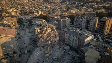 Prédios devastados após terremotos na Turquia - Getty Images