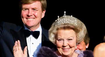 Princesa Beatrix e seu filho, rei Willem-Alexander - Getty Images