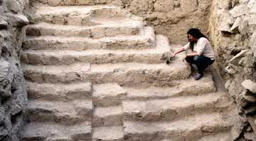 Escadaria encontrada durante escavação no Peru - Projeto Arqueológico Sechin