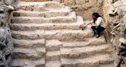 Escadaria encontrada durante escavação no Peru - Projeto Arqueológico Sechin