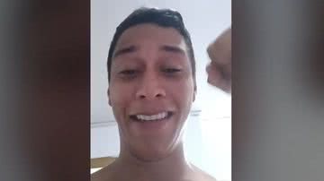 Irmão do brasileiro em vídeo - Divulgação/vídeo/UOL