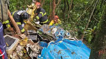 Duas pessoas morreram no acidente - Divulgação/Corpo de Bombeiros