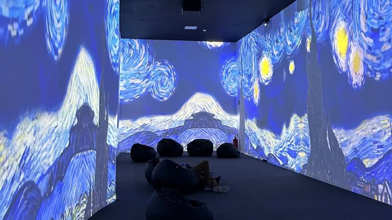 Imagem do interior da mostra, “Pincelando a História - Os 4 artistas que mudaram a história da arte” - Divulgação/Multiverso Experience