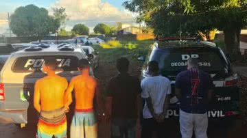 Fotografia divulgada dos cinco suspeitos de assassinato de adolescente presos - Divulgação/Polícia Civil