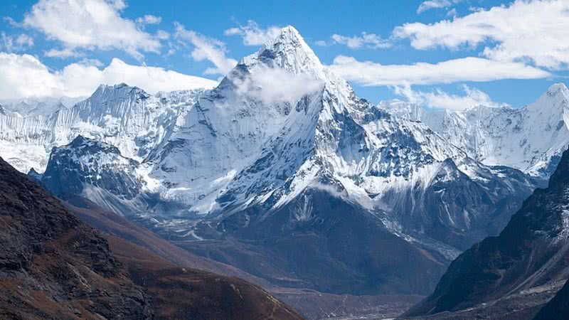 Fotografia dos Himalaias - Foto por Vyacheslav Argenberg pelo Wikimedia Commons