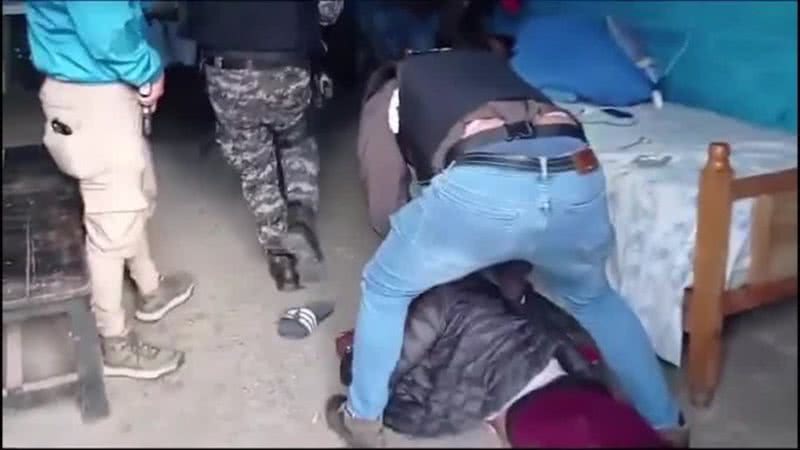 Momento da captura de outro líder da gangue Los Lobos - Reprodução / Polícia Nacional do Equador