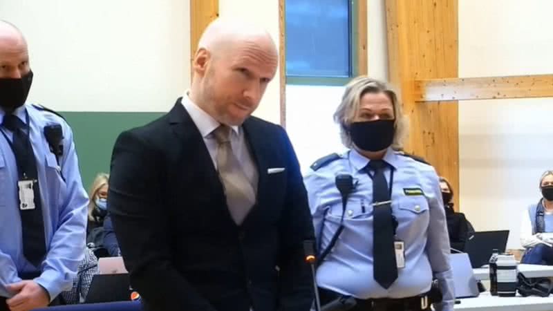 Anders Behring Breivik durante julgamento - Reprodução/Vídeo/YouTube/AFP Português