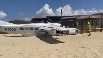 Avião que caiu em praia e matou homem no México - Divulgação/Puerto Global