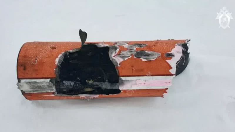 Fotografia de fragmento de míssil encontrado com destroços do avião - Divulgação/ Russian Investigative Committee