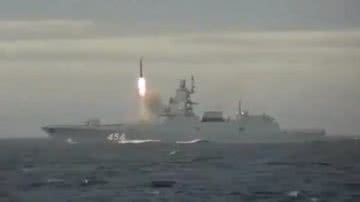 Imagem de lançamento de míssil russo que suspeita-se ser o Zircon - Reprodução/X/@NewsIADN