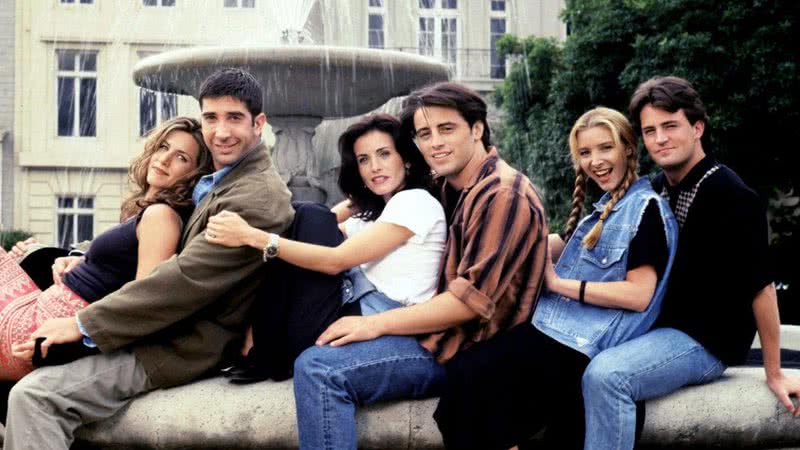 Os personagens Rachel, Ross, Monica, Joey, Phoebe e Chandler, em sequência - Divulgação / NBC