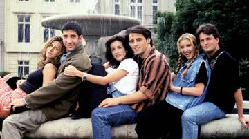 Os personagens Rachel, Ross, Monica, Joey, Phoebe e Chandler, em sequência - Divulgação / NBC