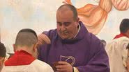 Padre Felice Palamara durante celebração de missa - Reprodução/Facebook