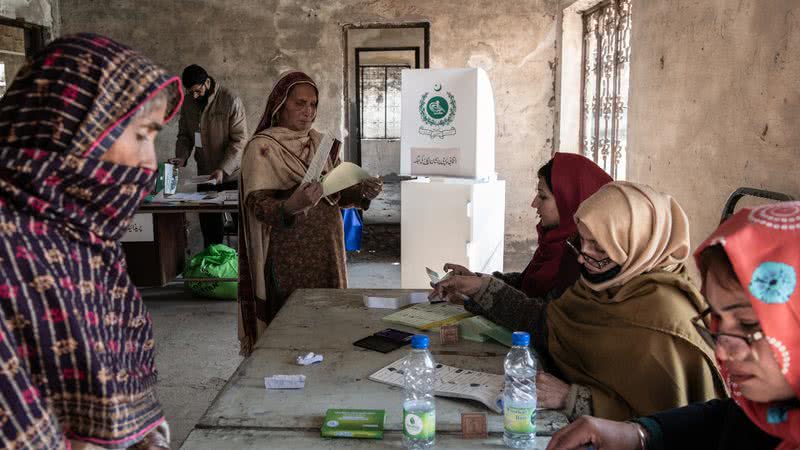 Fotografia tirada em meio às eleições no Paquistão - Getty Images