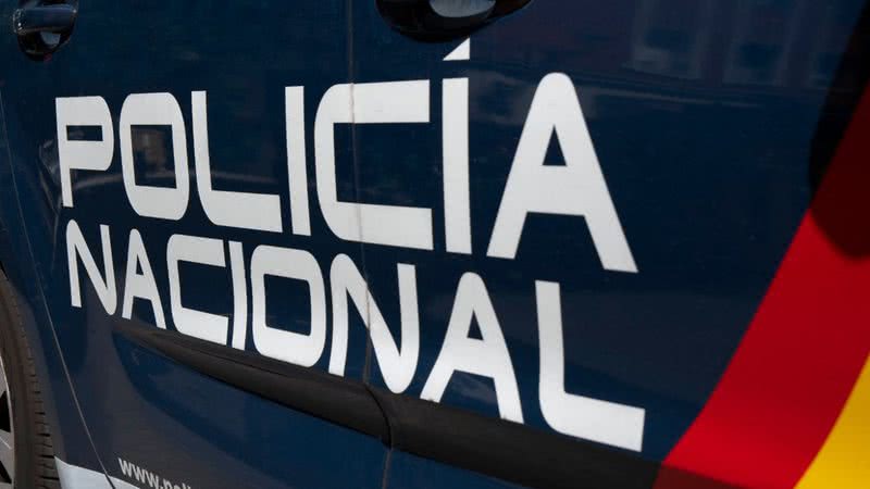 Imagem de uma viatura de polícia da Espanha - Reprodução/Redes Sociais/X/@policia