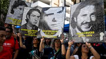 Fotografia tirada em celebrações em memória às vítimas da ditadura argentina no último dia 24 - Getty Images