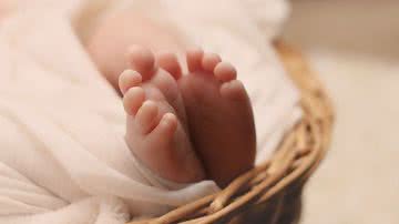 Imagem Ilustrativa dos pés de um bebê - Reprodução/Pixabay/esudroff